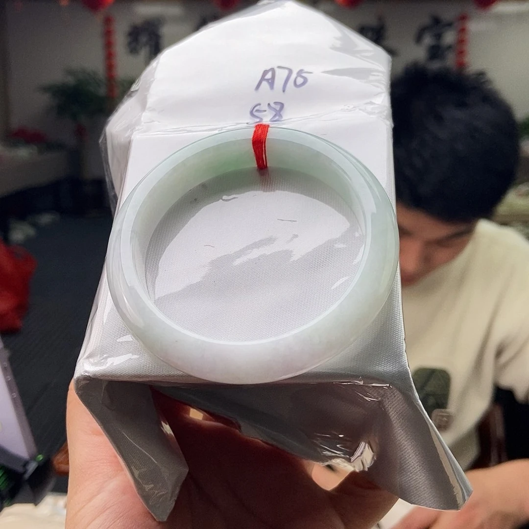 翡翠手镯未镶嵌拍一发一