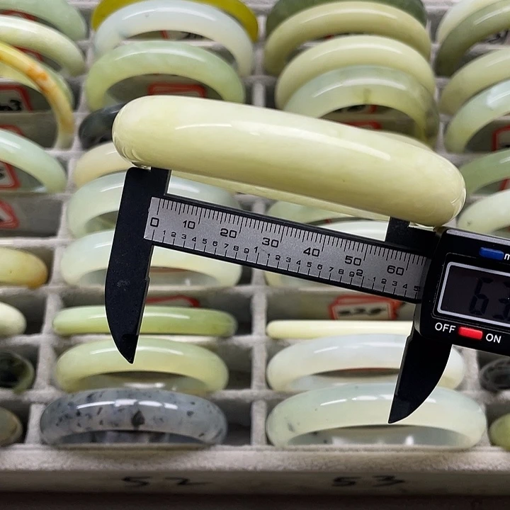 蛇纹石玉未镶嵌手镯206