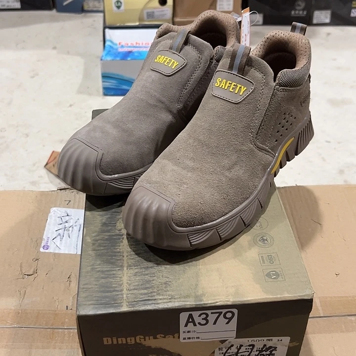 编码379号。42码防砸防刺劳保鞋。鞋面有色差