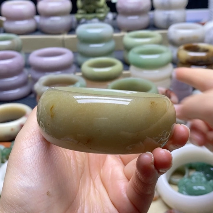 夢***影石英质玉未镶嵌手镯