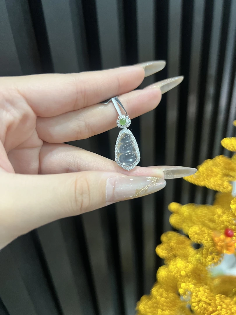 石英质玉四季豆s925吊坠