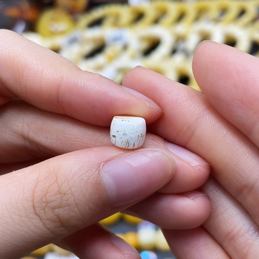 未镶嵌蜜蜡裸石直切8.1✖️6.5mm瑕