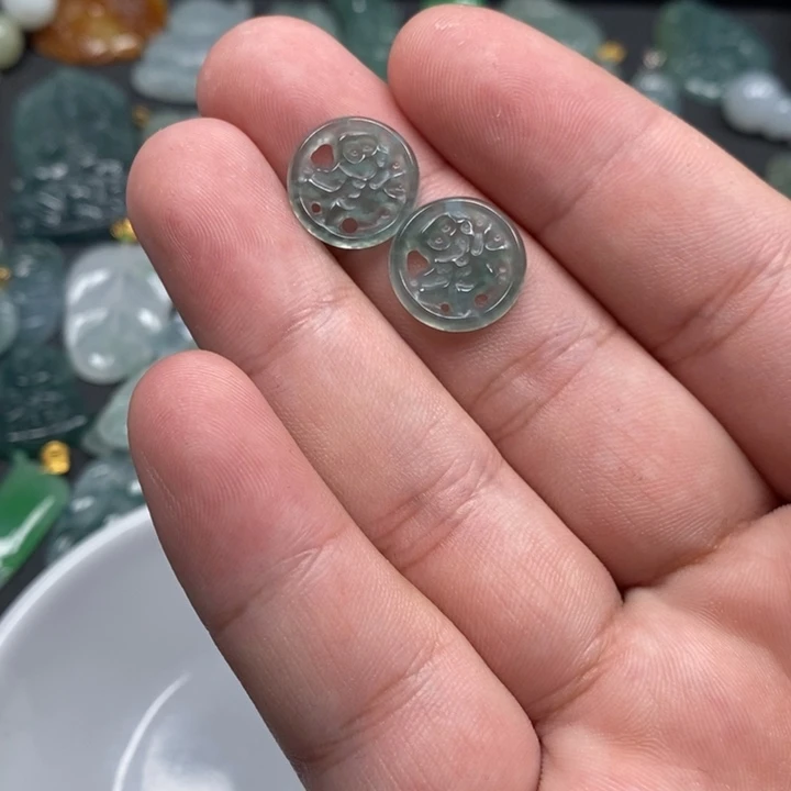 翡翠未镶嵌颈饰翡翠首饰