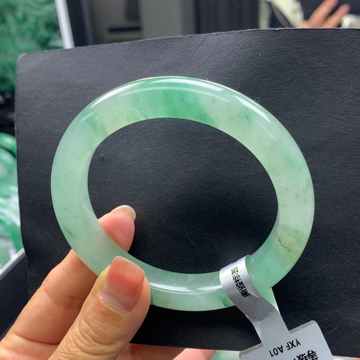 石英质玉未镶嵌手镯
