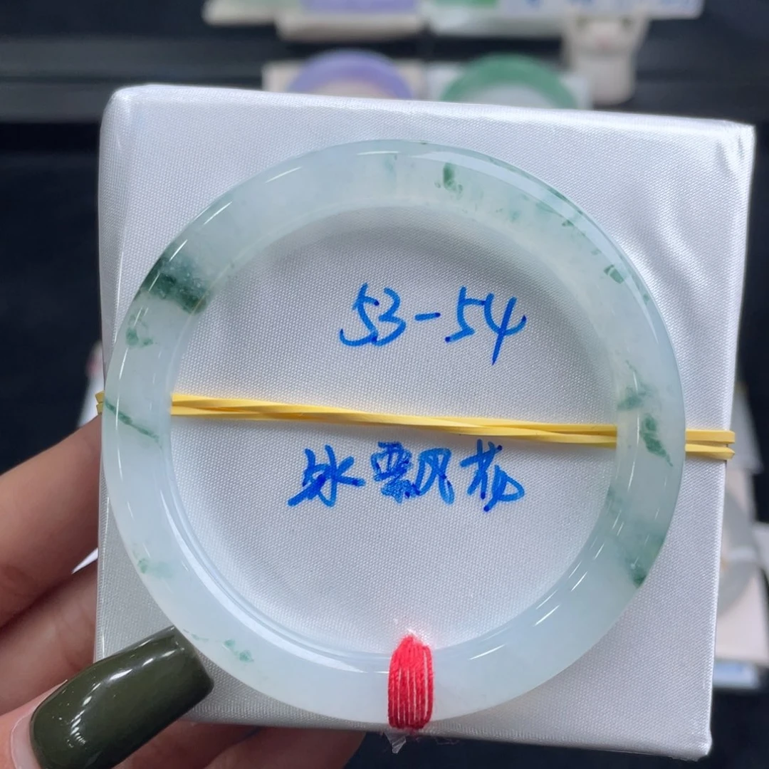 翡翠手镯未镶嵌翡翠手镯