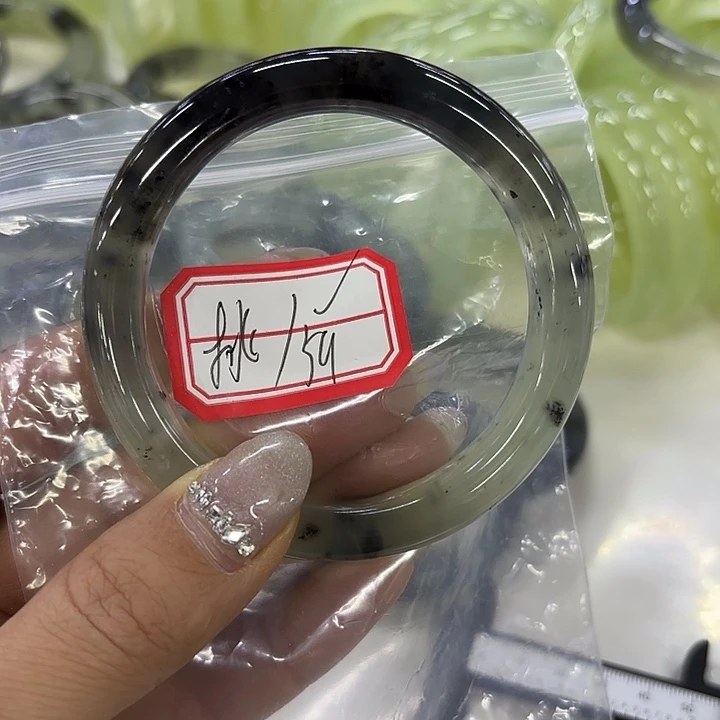 一***子蛇纹石玉未镶嵌手镯