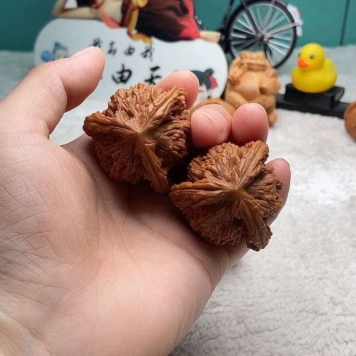 文玩核桃把件<****>三棱