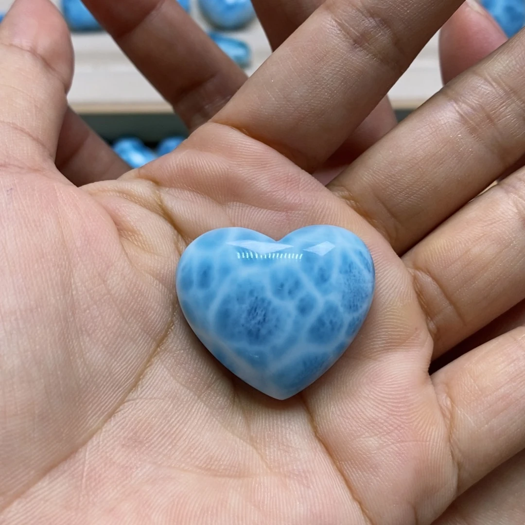 D***K针钠钙石（海纹石）未镶嵌颈饰