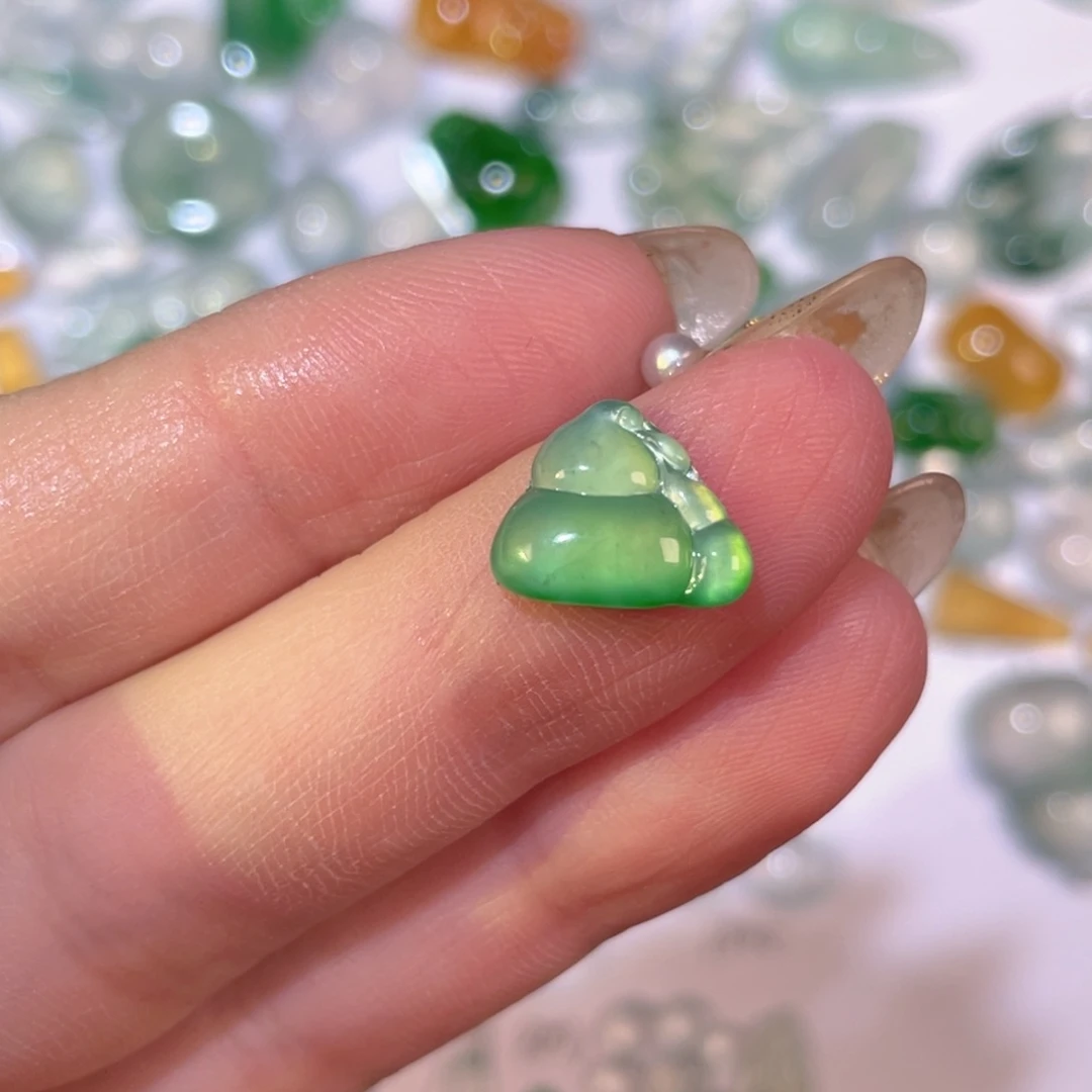 翡翠未镶嵌颈饰裸石