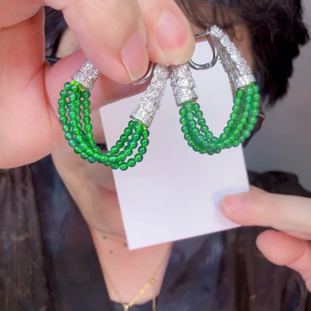 翡翠未镶嵌颈饰一对