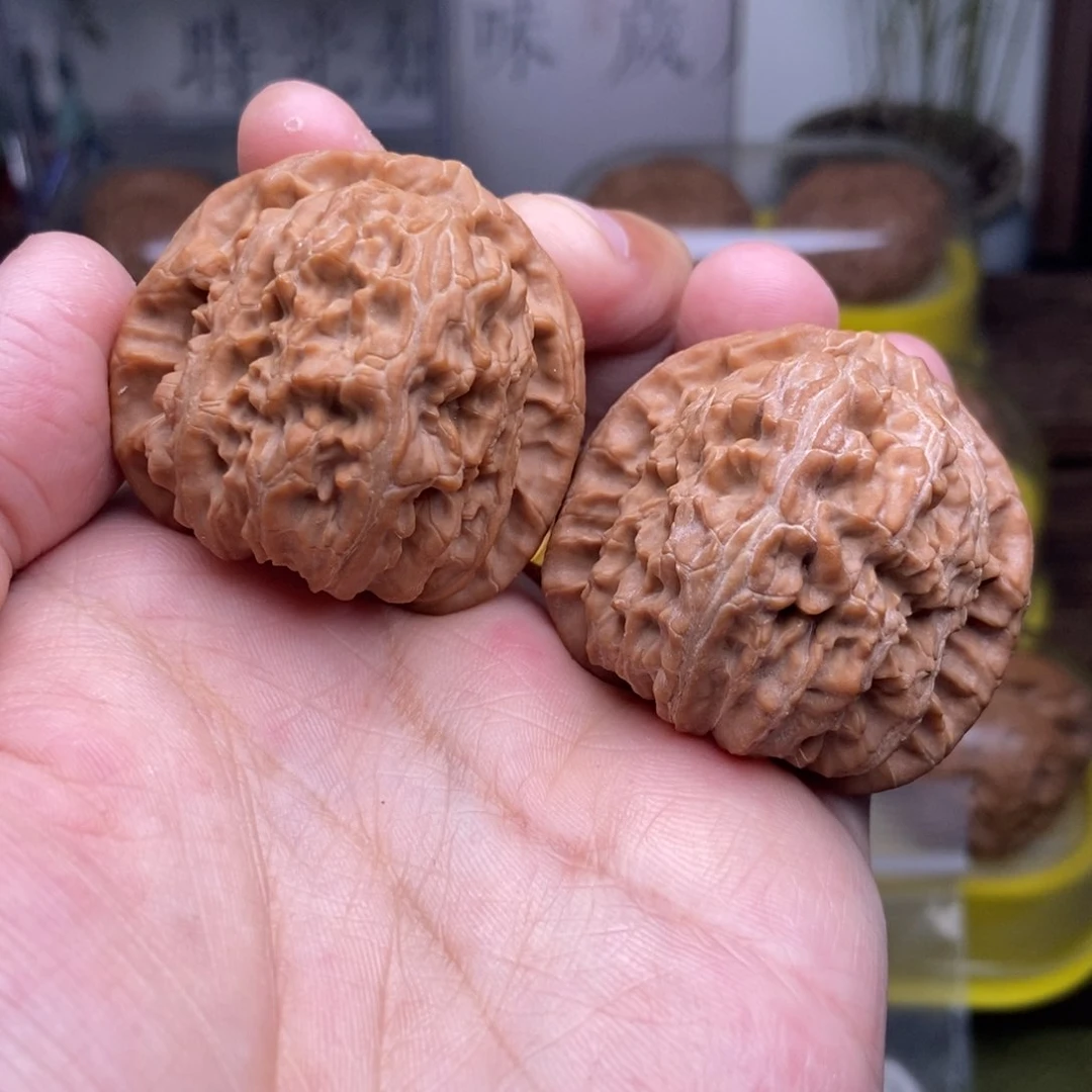 文玩核桃吊坠全品40尺三角白红皮山地