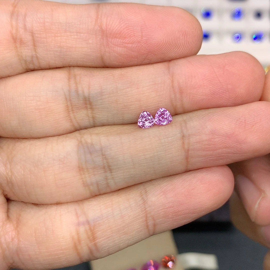 彩色蓝宝石裸石71分一对粉蓝宝