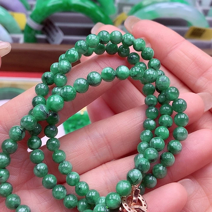 翡翠颈饰未镶嵌翡翠