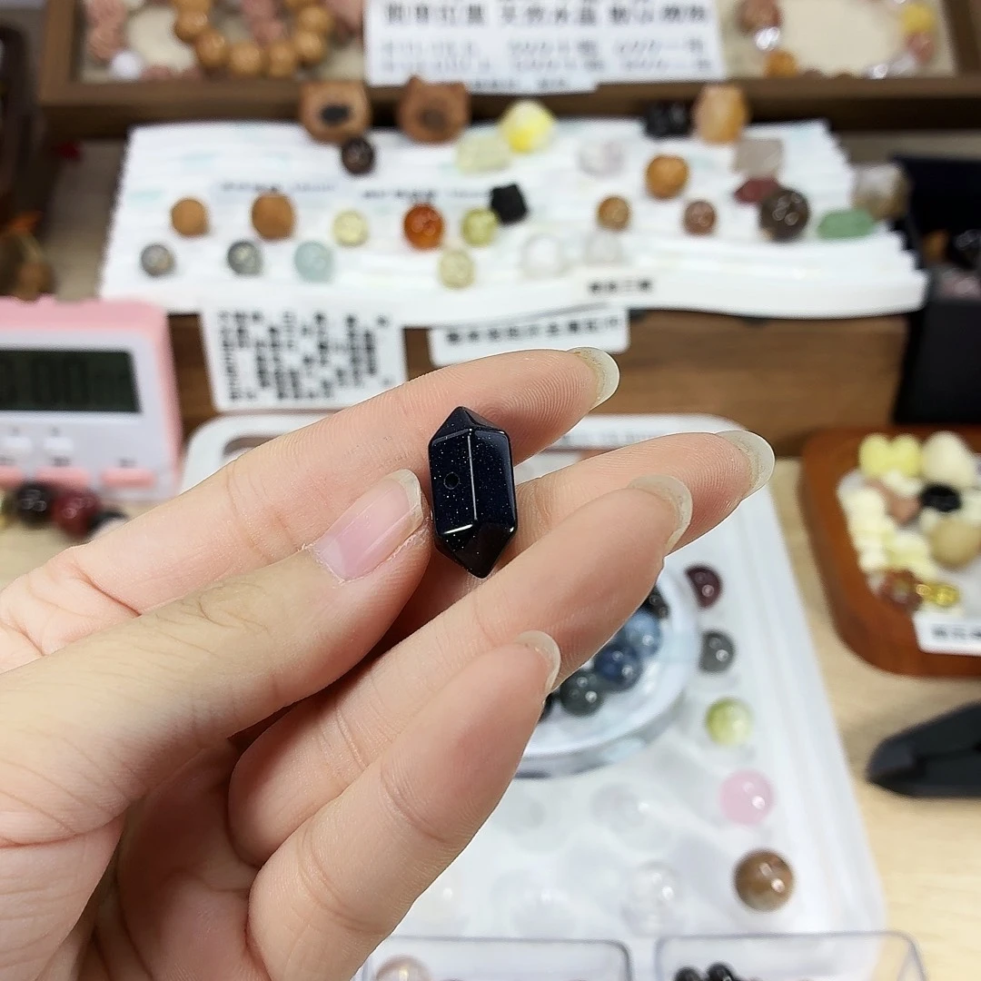 未镶嵌烟晶手链差价