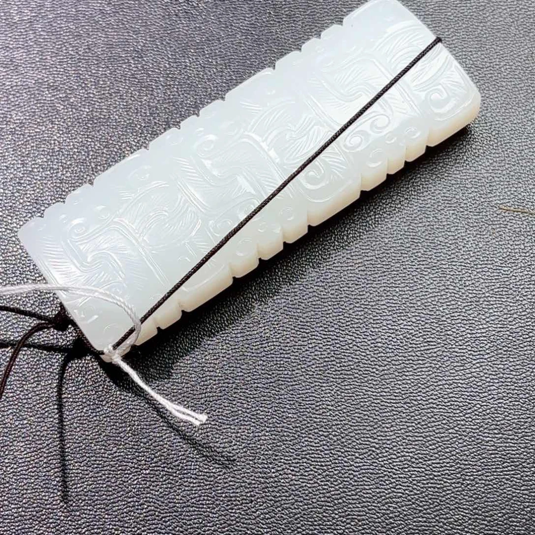 东***风和田玉未镶嵌挂件