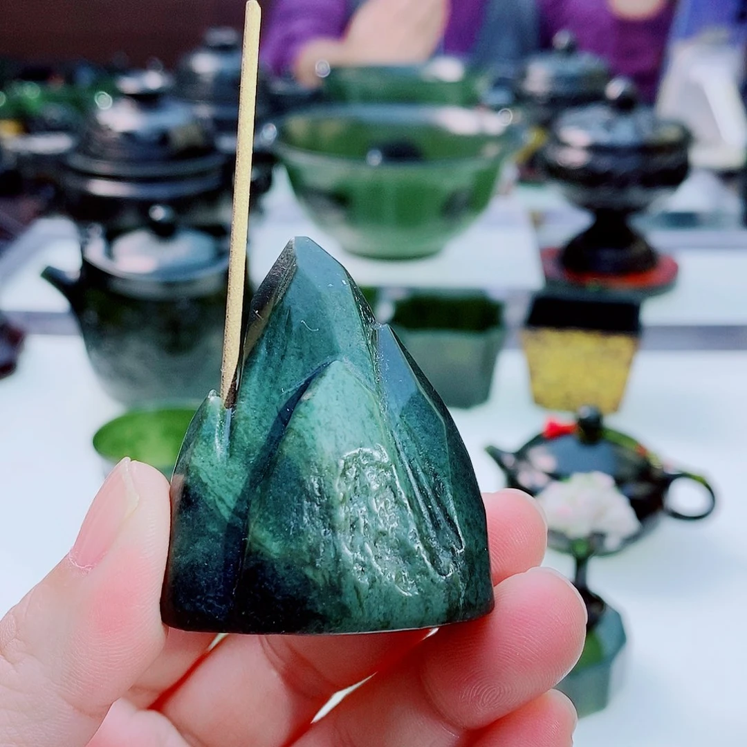 未镶嵌和田玉（青玉）摆件