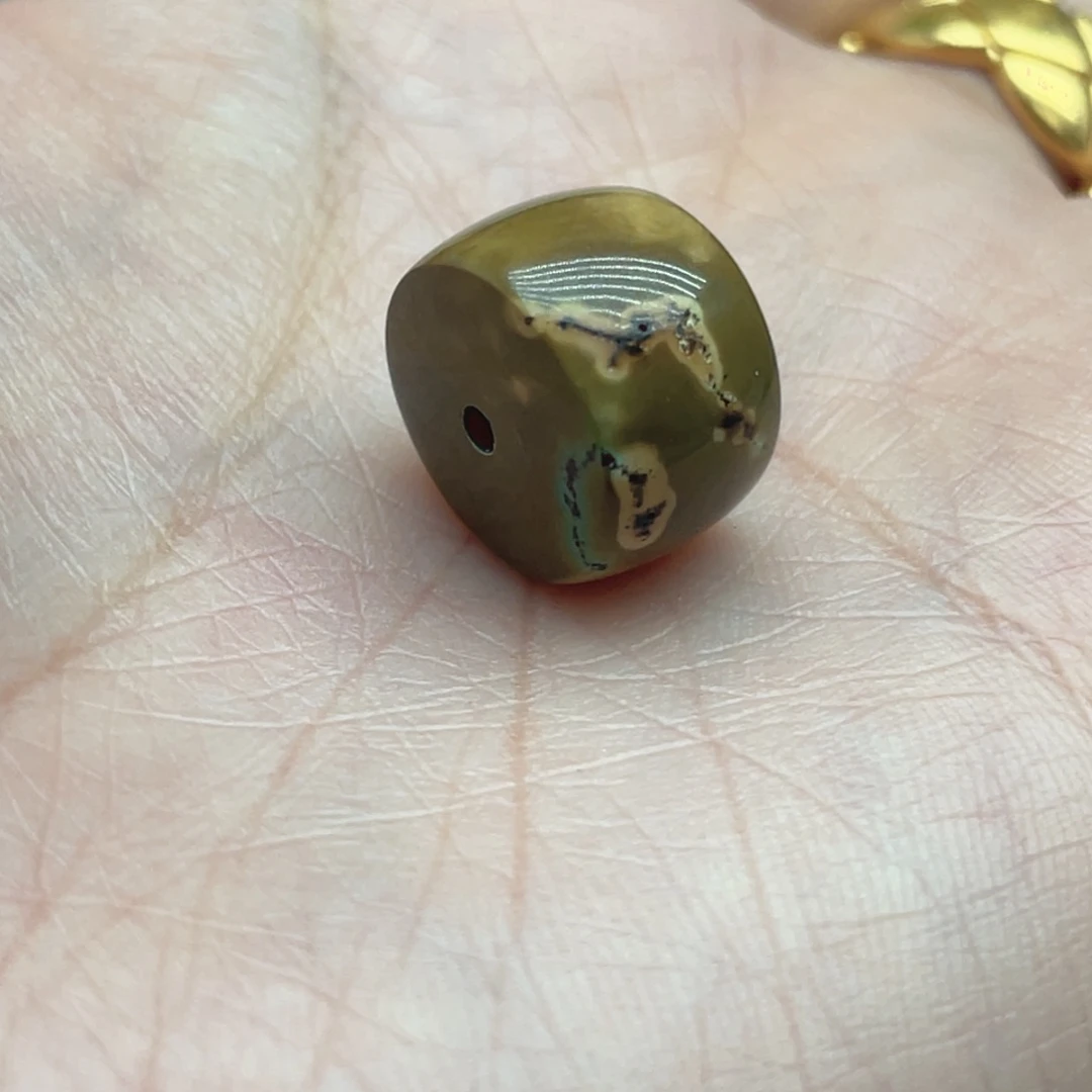 南红玛瑙未镶嵌珠宝奇石