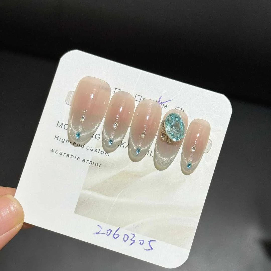 【碎冰蓝】夏日浅蓝色调微笑猫眼拼钻光疗甲2060305 纯手工穿戴甲