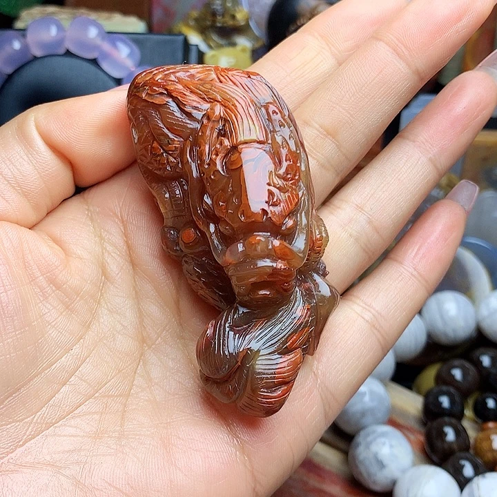 卫***人玛瑙/玉髓未镶嵌吊坠(不含链)战国红玉雕龙手把件
