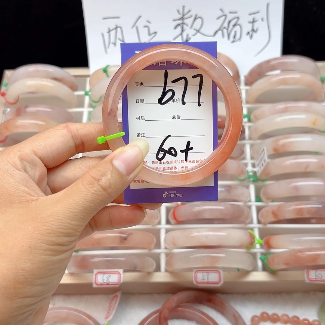 石英质玉手镯未镶嵌越**好