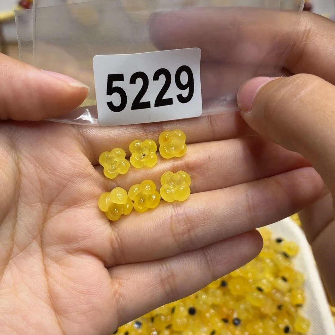 大***店琥珀未镶嵌珠宝奇石