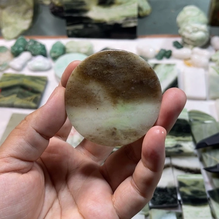 独山玉未镶嵌颈饰