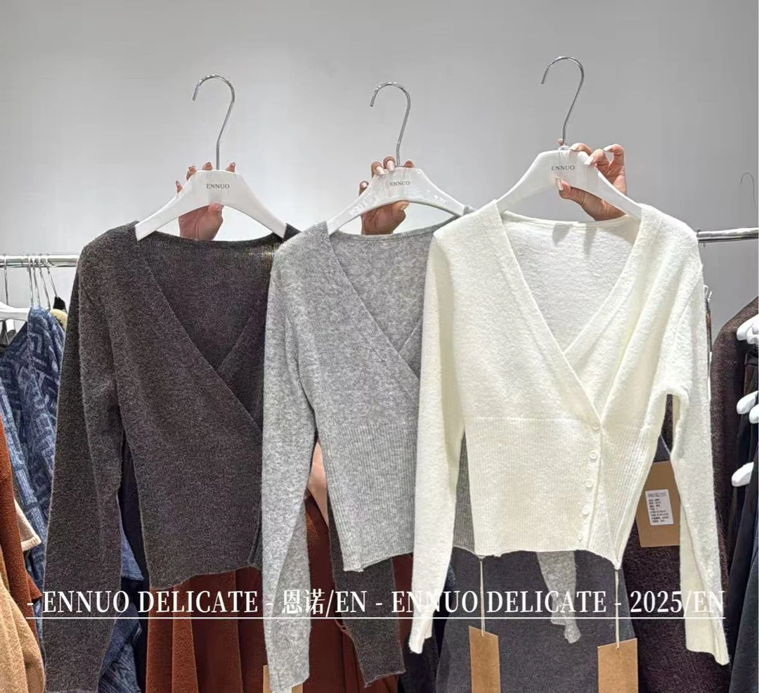 恩诺极简交叉V领显瘦针织上衣 3308（福福）