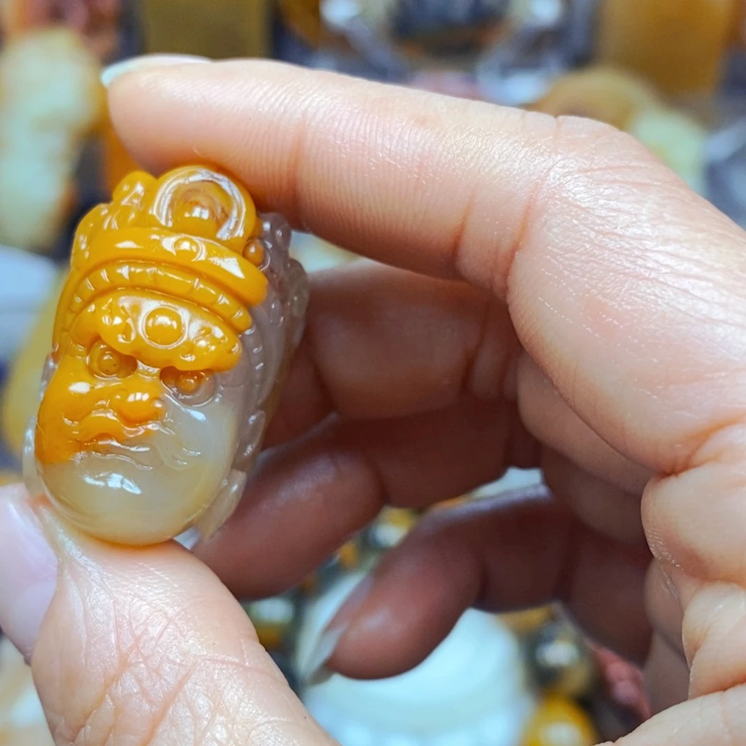 石英质玉（黄龙玉）未镶嵌颈饰