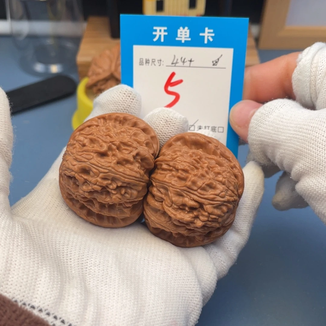 核桃文玩核桃白狮子