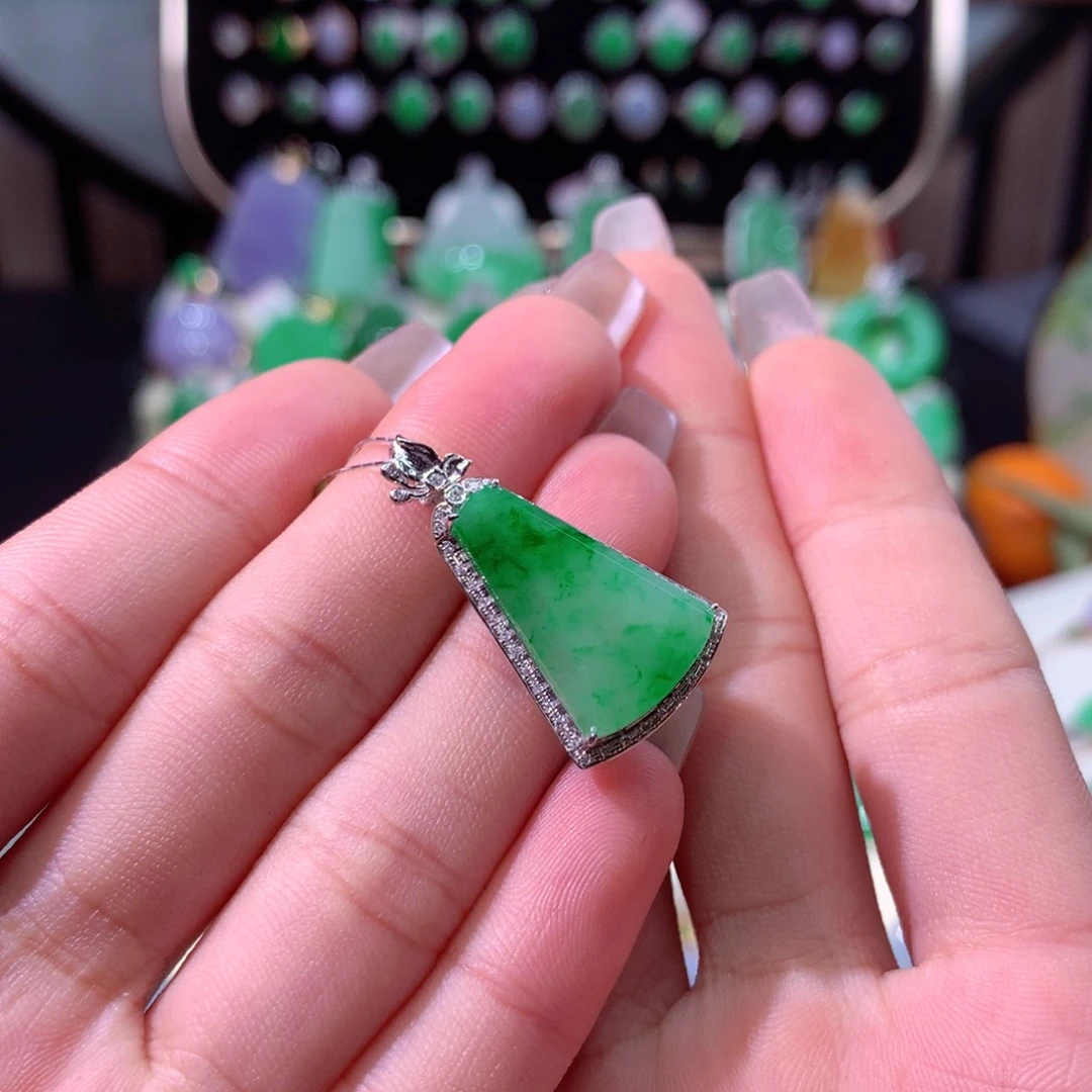 翡翠颈饰18K金镶嵌翡翠