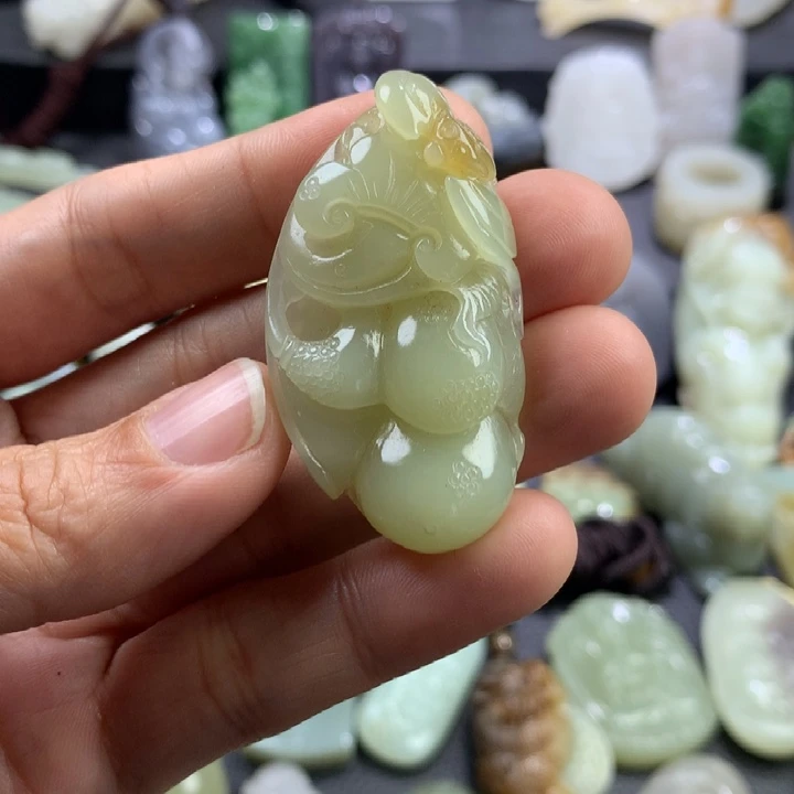 和田玉未镶嵌颈饰