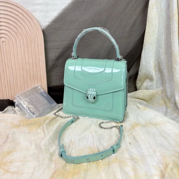 99新 BVLGARI/宝格丽 限定漆皮薄荷绿蛇头漆皮手提斜挎包