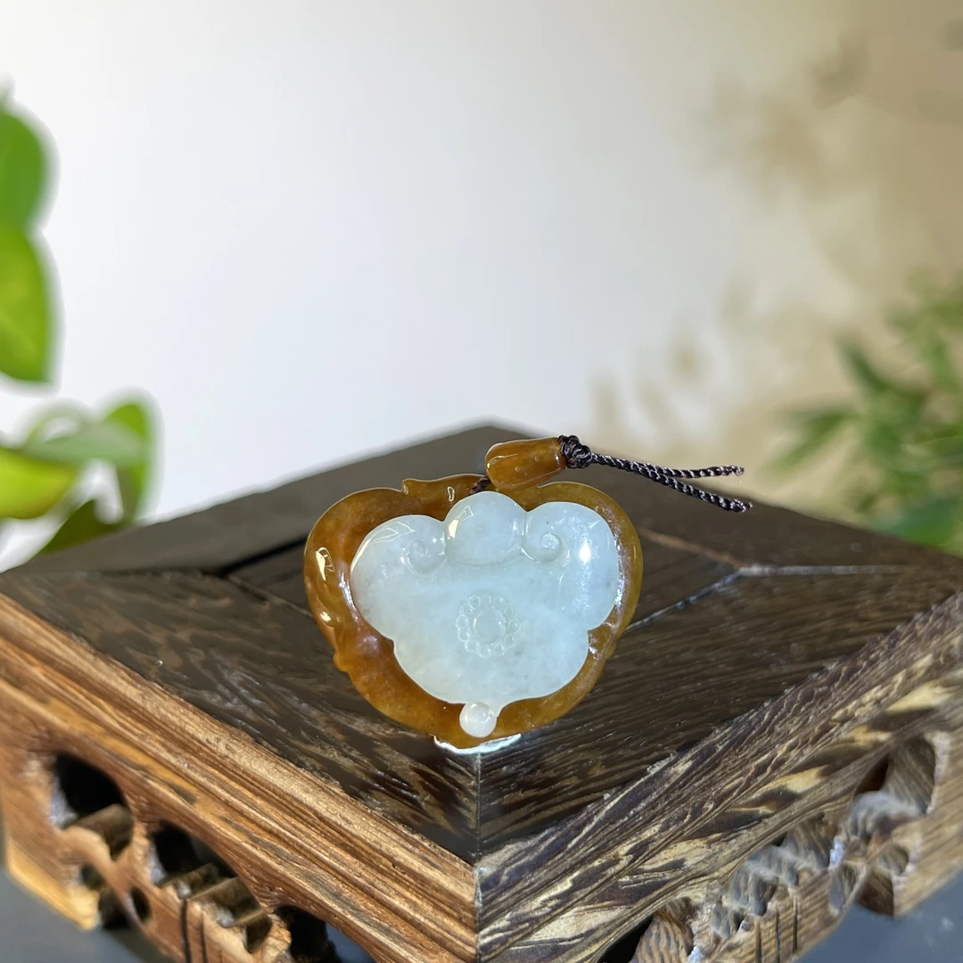 JXB17-108  天然缅甸A货翡翠 如意