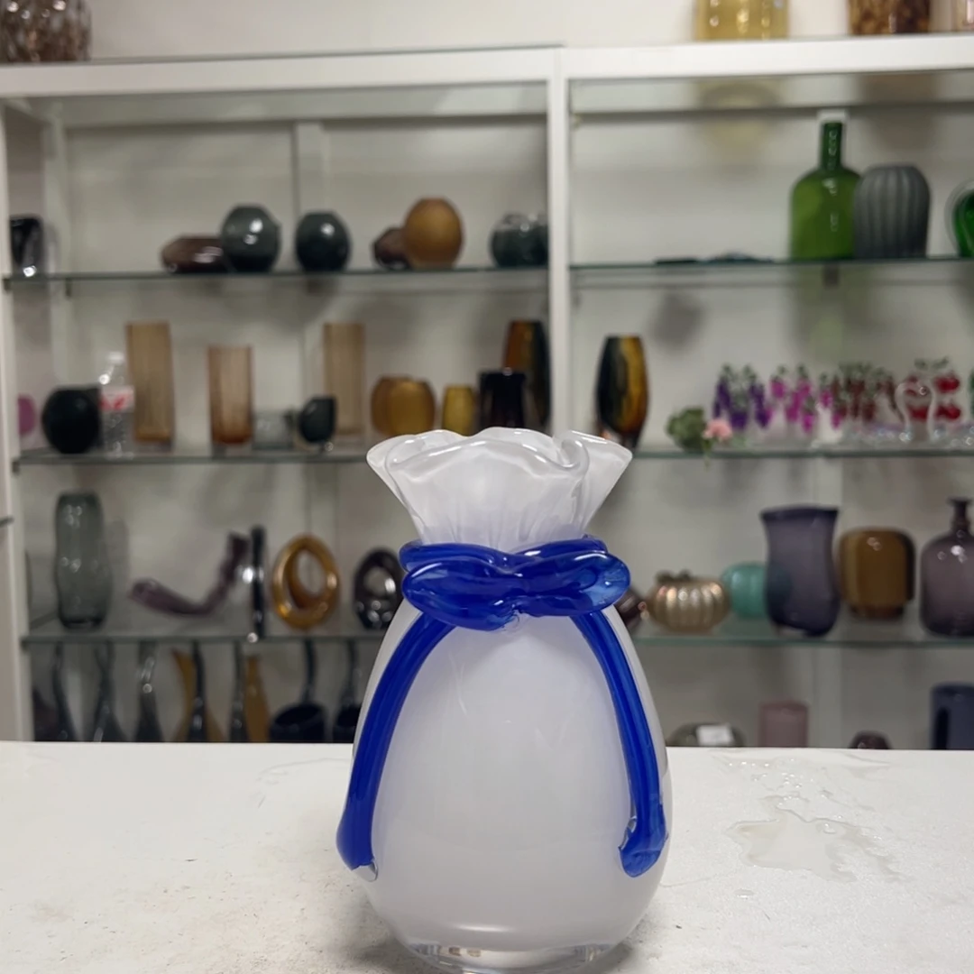 白瓷蓝带花瓶高度14微瑕