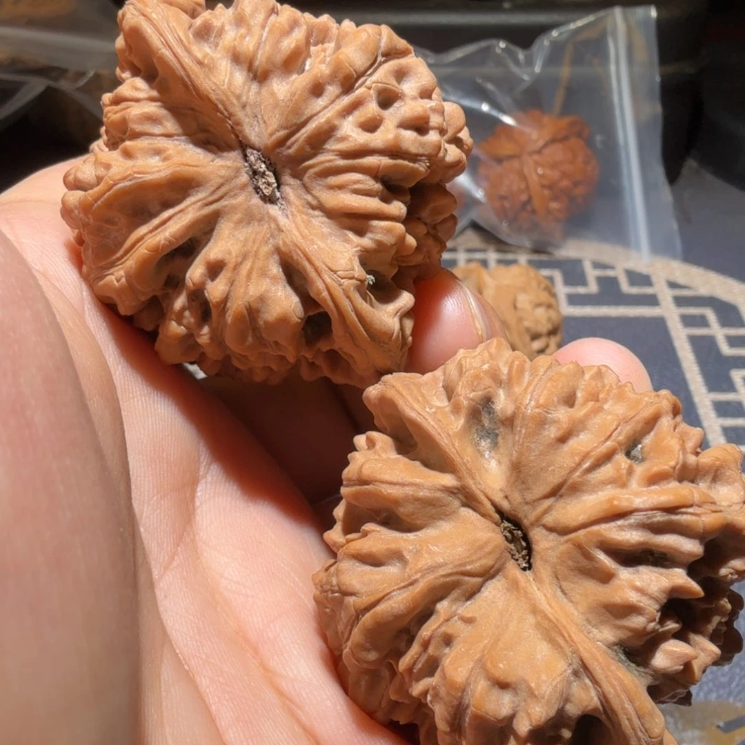 把件猴头核桃麒麟纹官帽