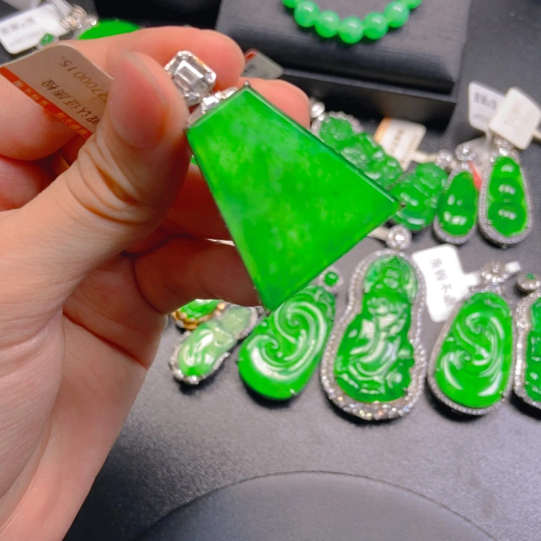 翡翠未镶嵌吊坠(不含链)