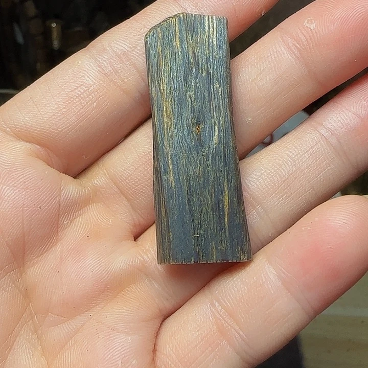 用***4紫奇沉水树心料3.7克