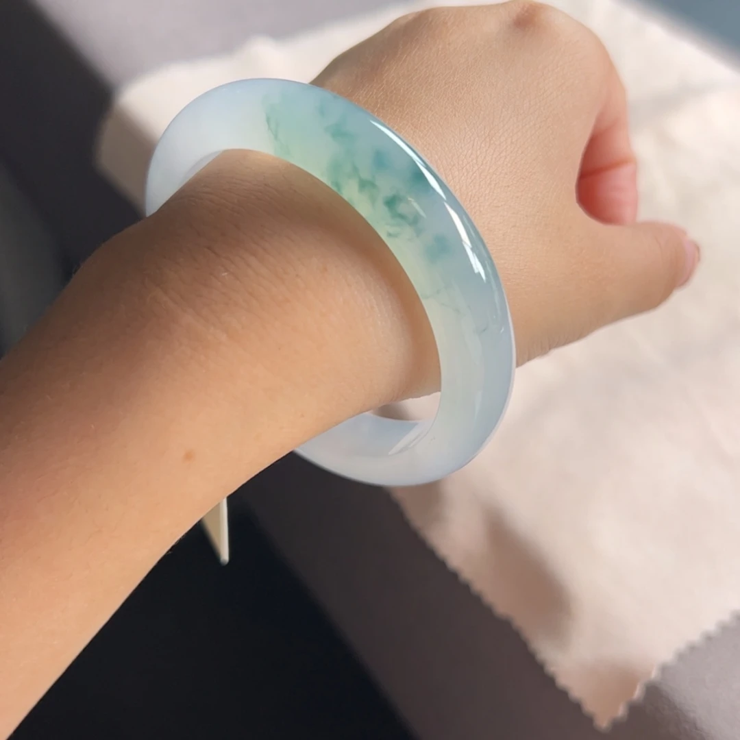 【闪购商品】翡翠手镯未镶嵌飘蓝花