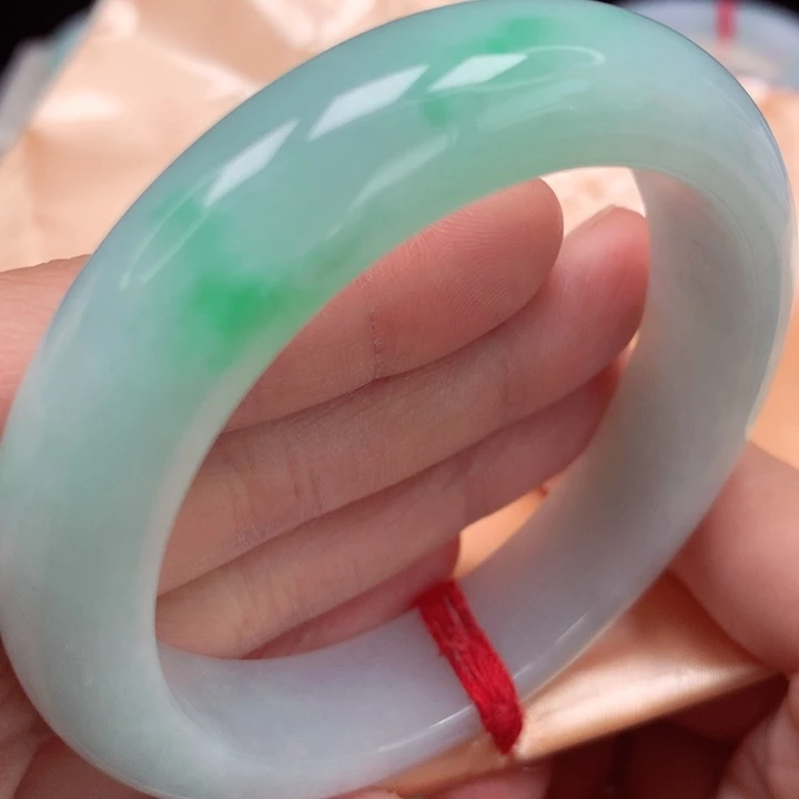 翡翠手镯未镶嵌冰胶阳绿飘花33号