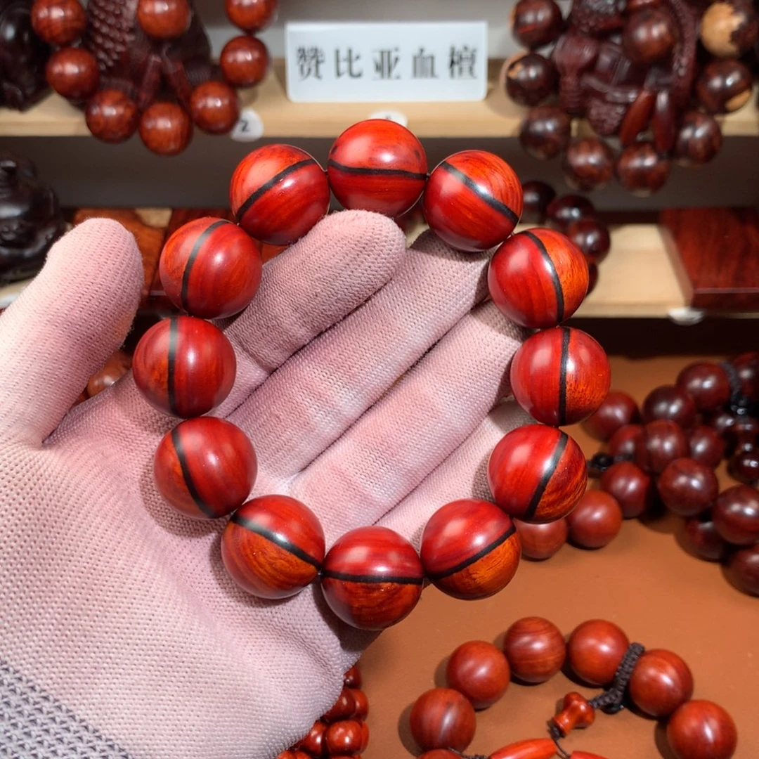 染料紫檀（血檀）2.0顶泥鸡血红-一线天