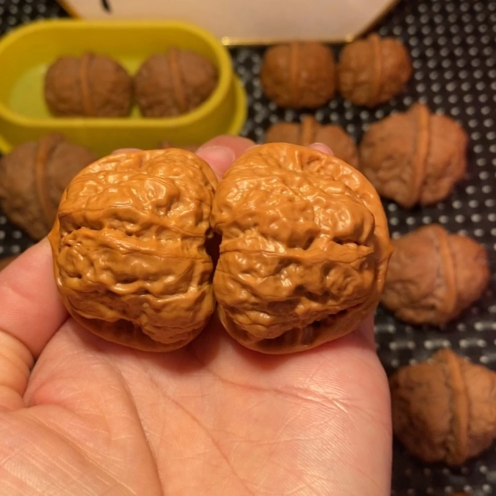 文玩核桃把件小掐腰大腿