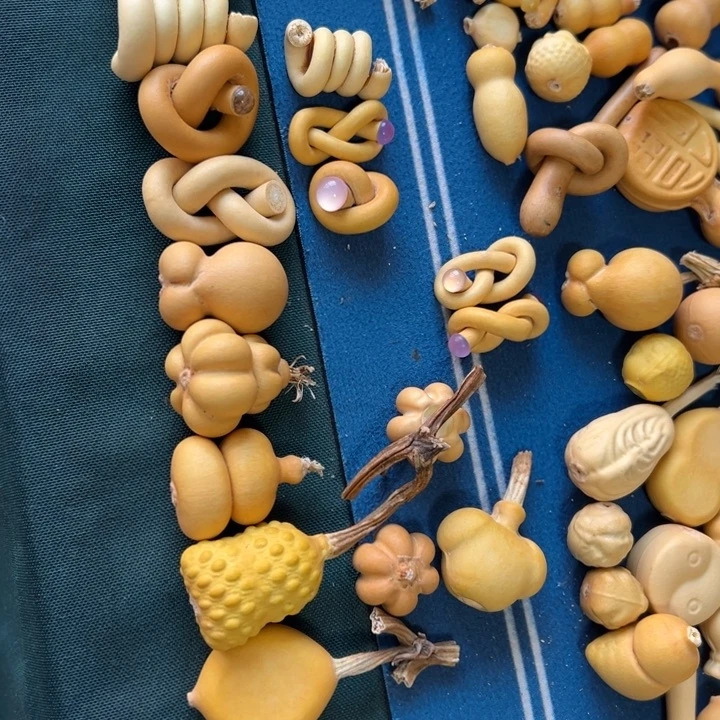 L***：葫芦娃来看看哈哈看看好