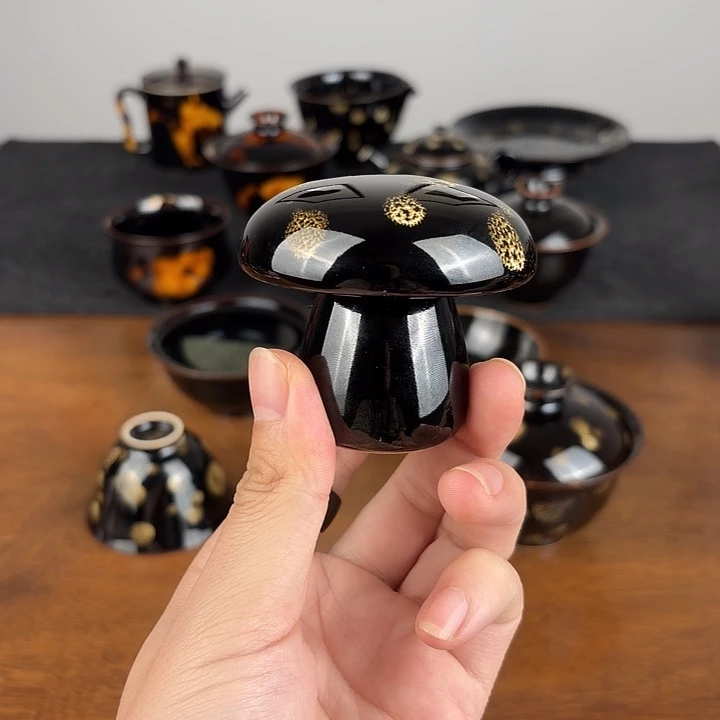 瓷点彩鹧鸪斑蘑菇盖置