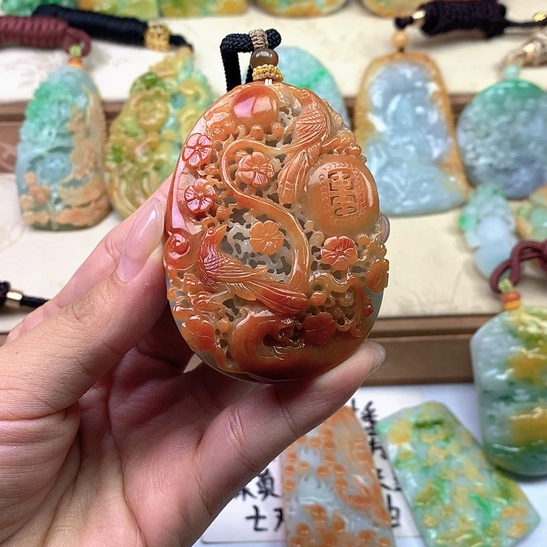 小***婷翡翠未镶嵌颈饰翡翠