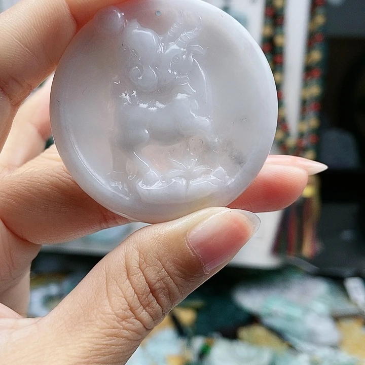 颈饰足铂镶嵌翡翠翡翠