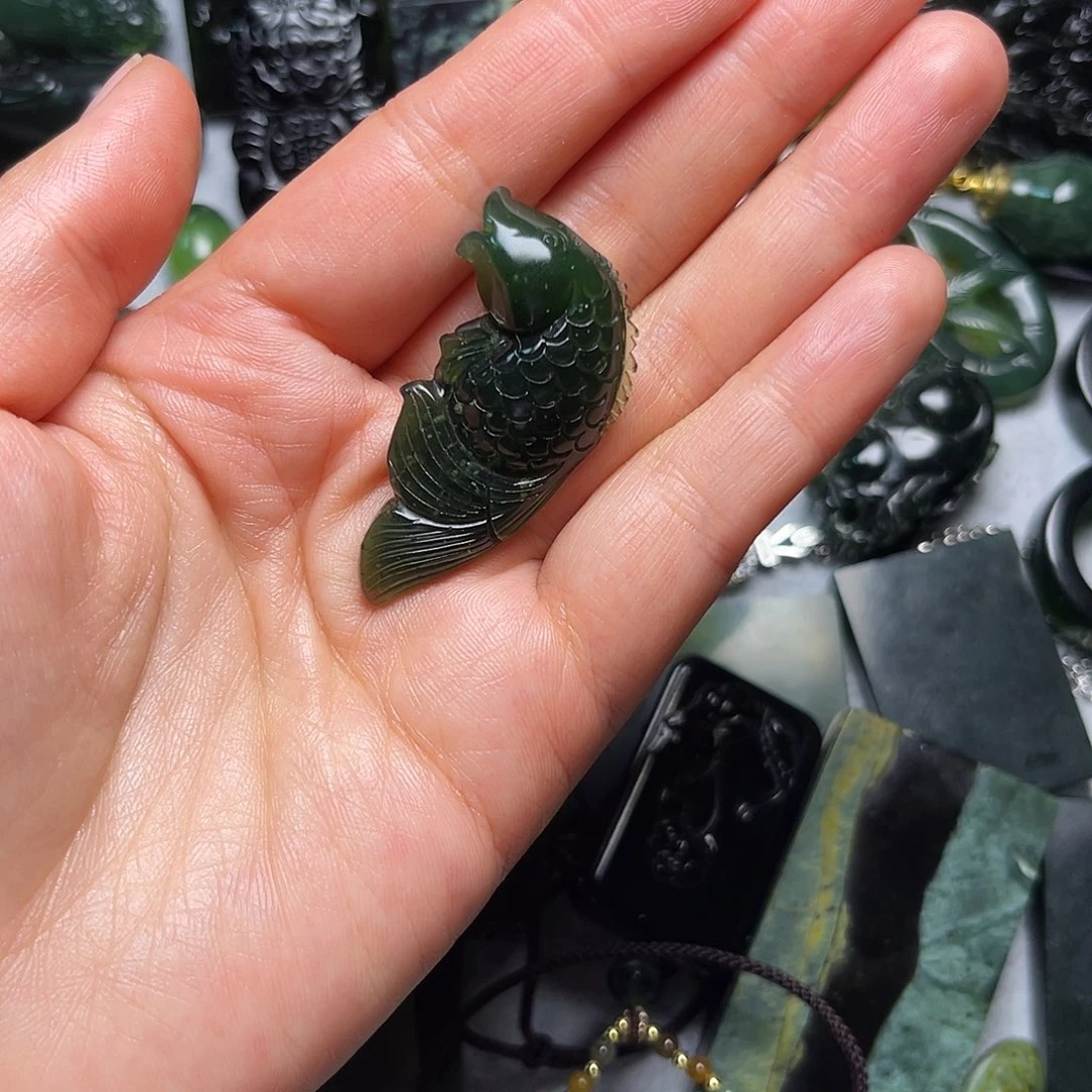 蛇纹石玉未镶嵌颈饰