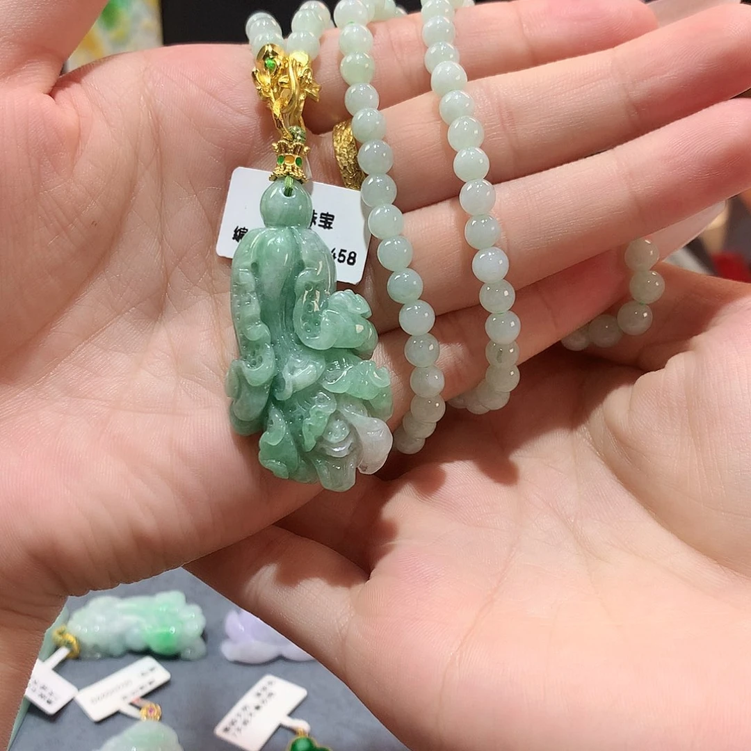 翡翠未镶嵌吊坠(赠链)