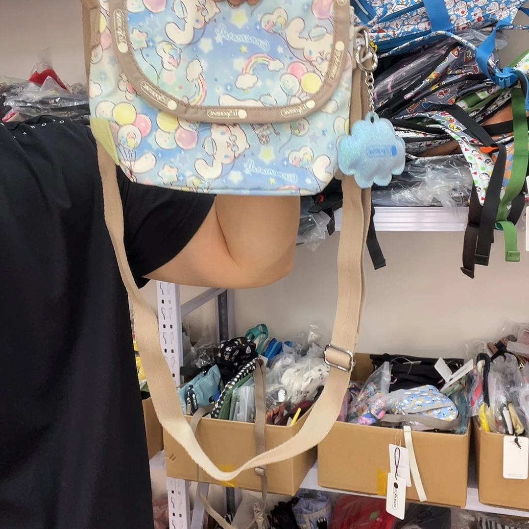 PU化妆包等多种形式进行