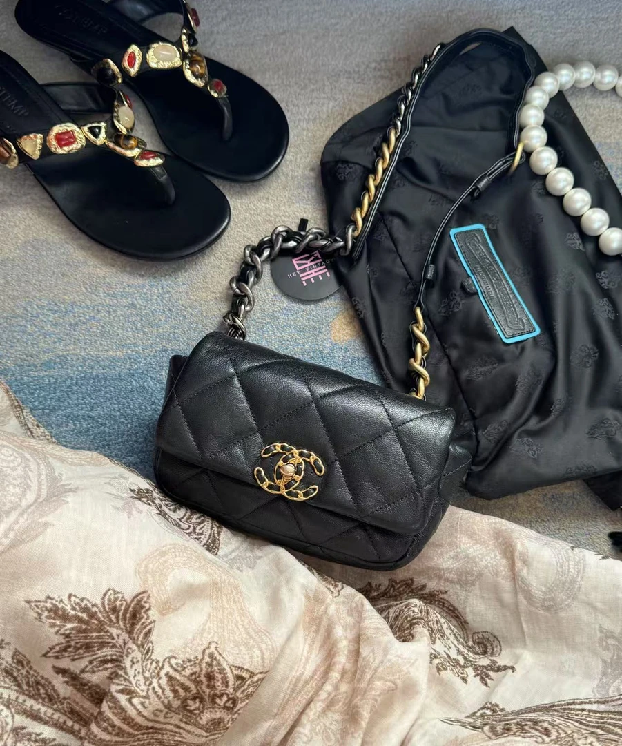 95新 Chanel/香奈儿 展会外场 黑金19腰包