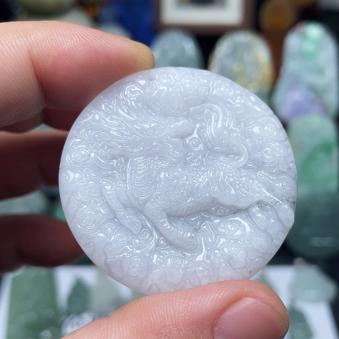 翡翠未镶嵌颈饰麒麟